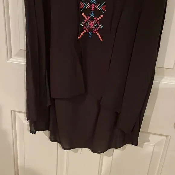 Torrid Aztec-y Flowy top 🌻 - Picture 6 of 9